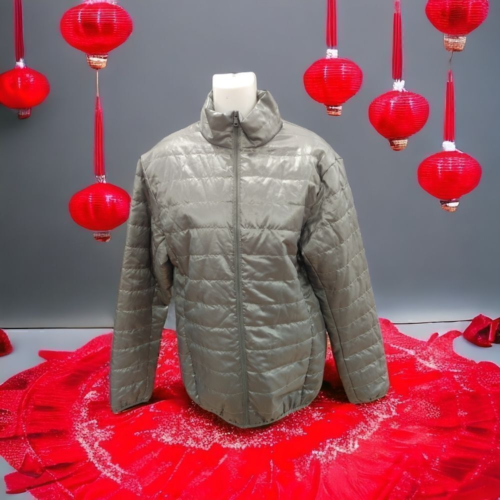 WOMEN'S GRAY WEST LOOP PACKABLE LONG SLEEVE LIGHT WEIGHT QUILTED PUFFER JACKET.